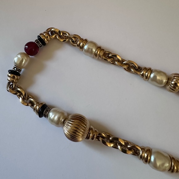 Vintage Ciner Poured Glass and Faux Pearl Necklace - Picture 14 of 15